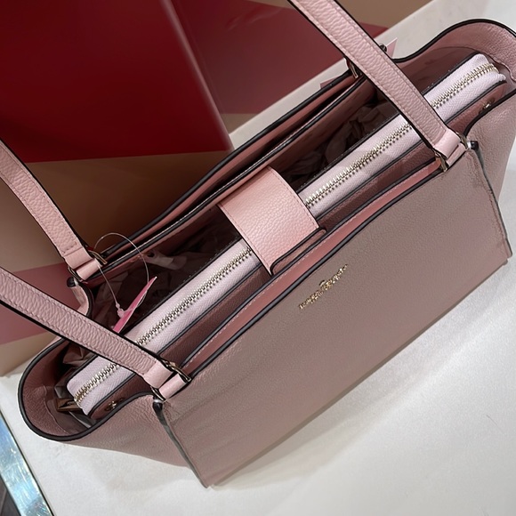 Kate Spade Brim Laptop Tote 

COLOR:
Chalk Pink - Picture 3 of 16